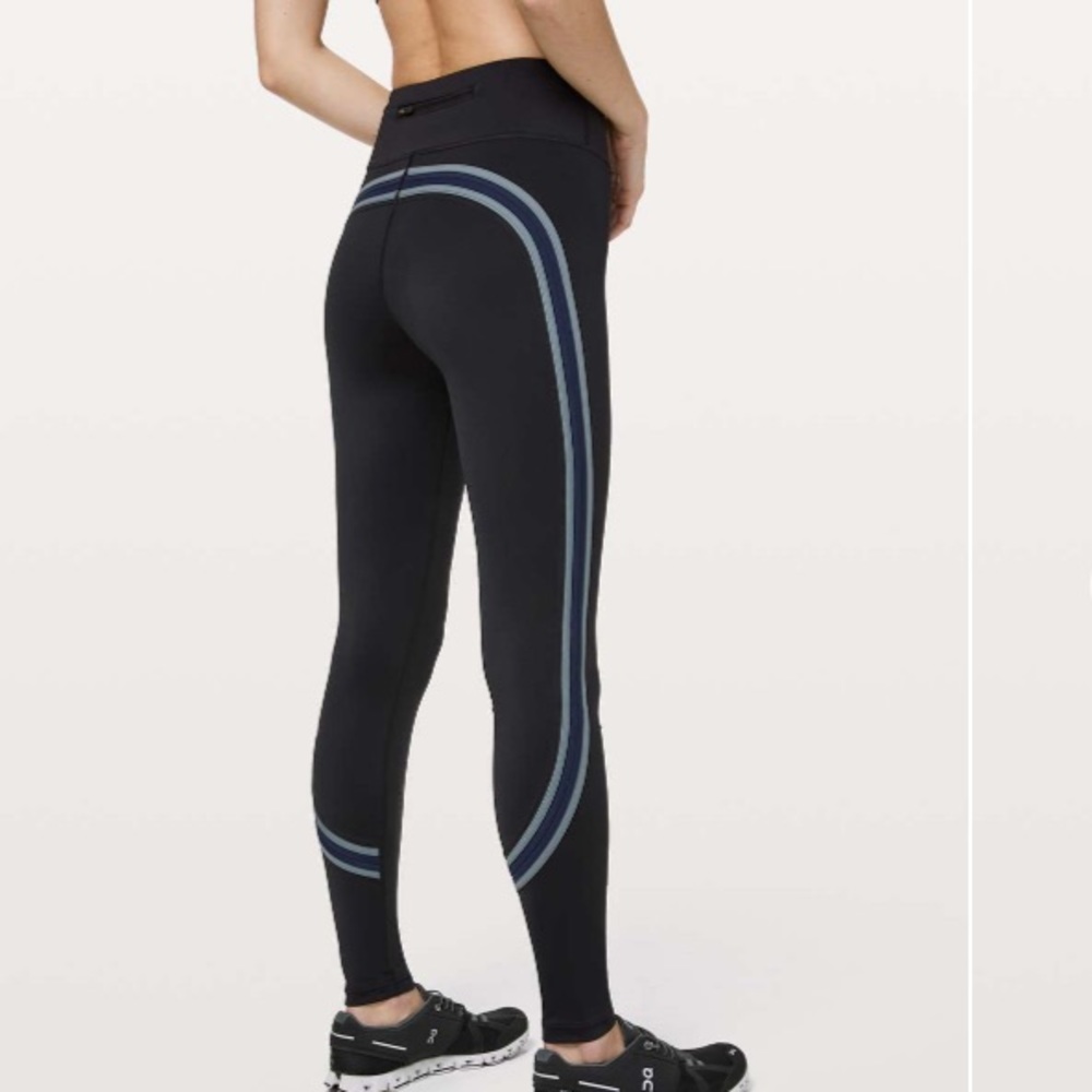 Lululemon Run Crew Tight *28"
Black / True Navy / Steam Blue